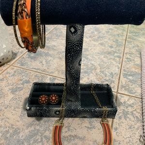 Necklace, earrings & bracelet set